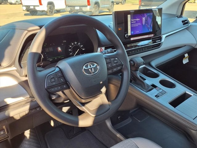 2025 Toyota Sienna LE