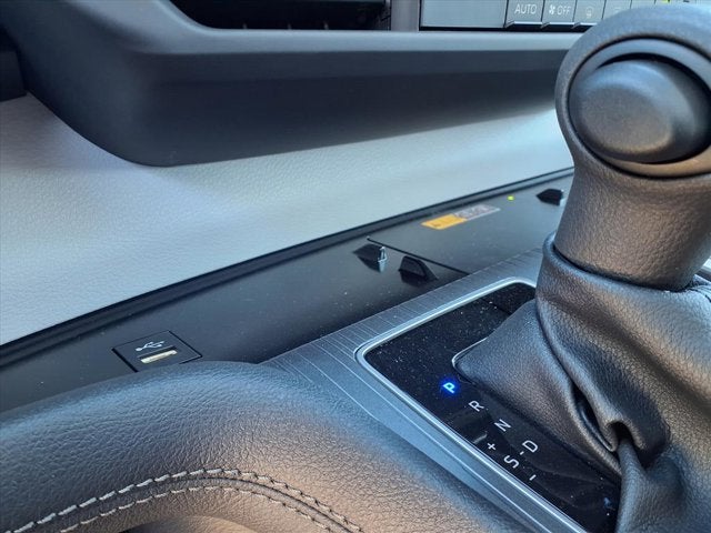 2025 Toyota Sienna LE