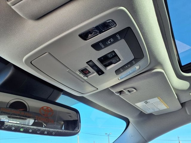 2025 Toyota Sienna LE