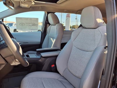 2025 Toyota Sienna LE