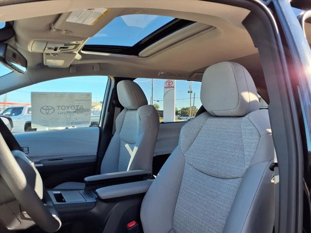 2025 Toyota Sienna LE