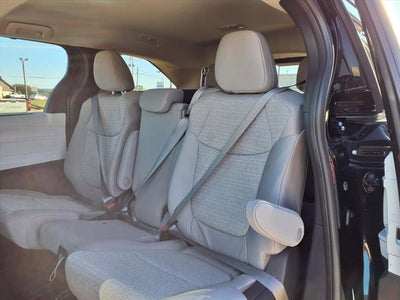 2025 Toyota Sienna LE
