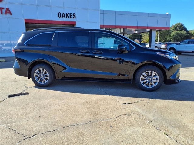 2025 Toyota Sienna LE