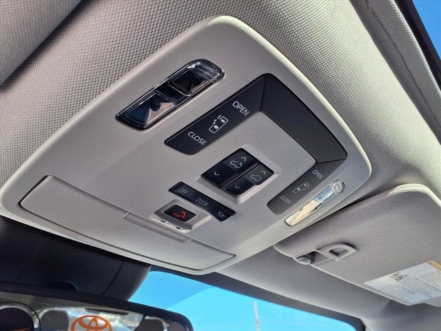 2025 Toyota Sienna LE