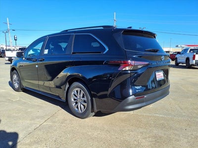 2025 Toyota Sienna LE