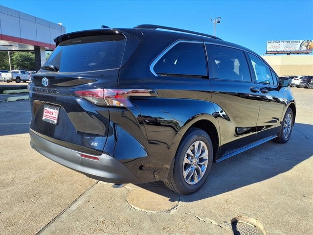 2025 Toyota Sienna LE