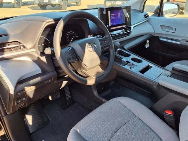 2025 Toyota Sienna LE