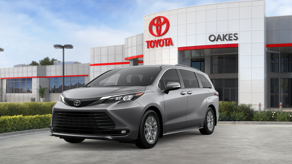2026 Toyota Sienna XLE 8-Passenger Hybrid FWD's photo