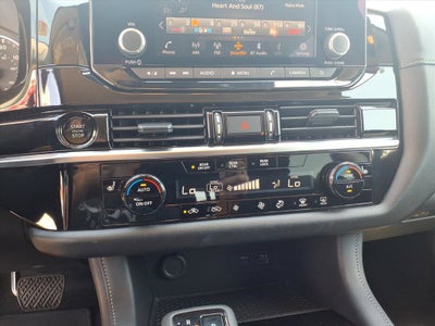 2025 Nissan Pathfinder SV