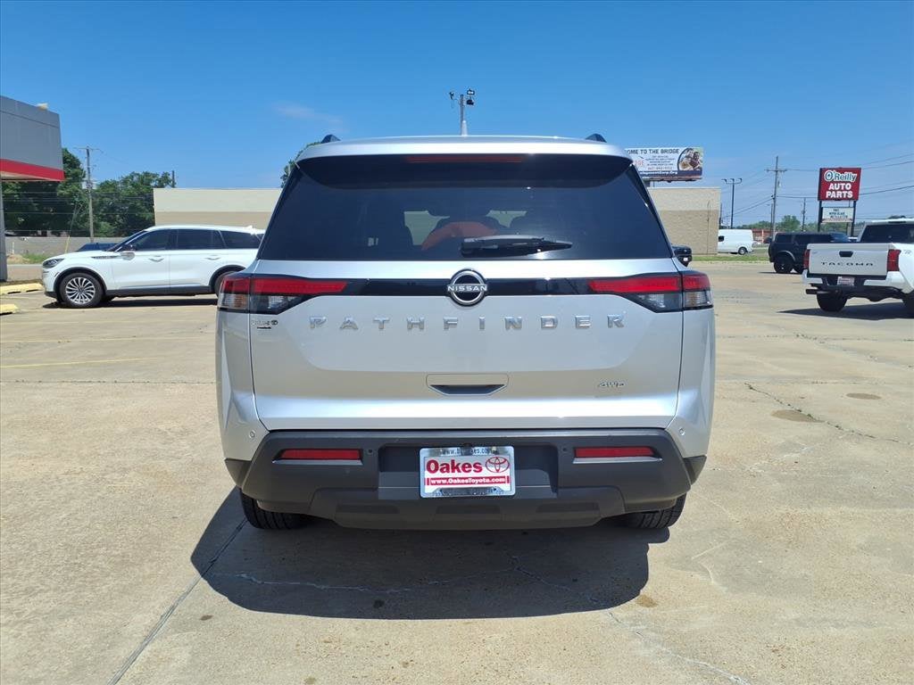 2025 Nissan Pathfinder SV