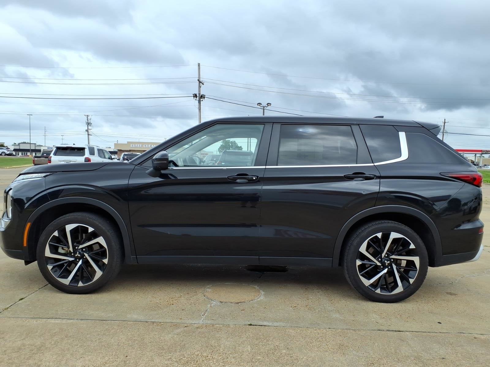 2024 Mitsubishi Outlander SE